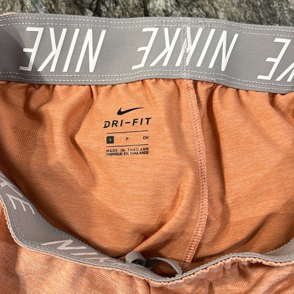 Womens Nike Shorts - Picture 6 of 10